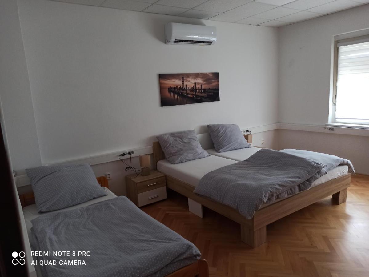 Apartmanovy Dom Stummerova Topoľčany Kültér fotó